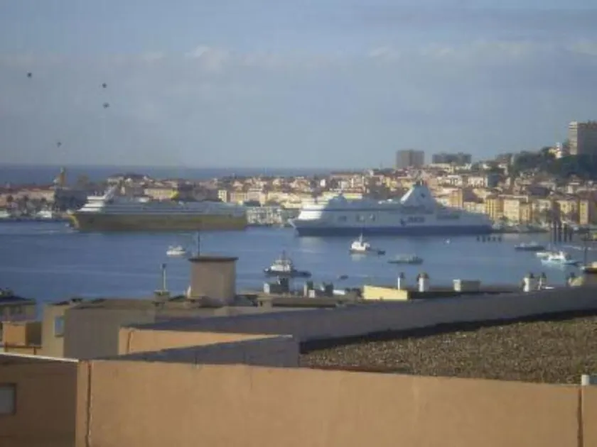 Beautiful sea view apartment, in residence, ideal for couple with or without children - Image 1