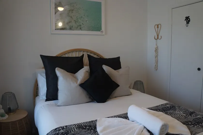 Palm Breeze - 4 bedroom - Walk to the Ocean - Image 1