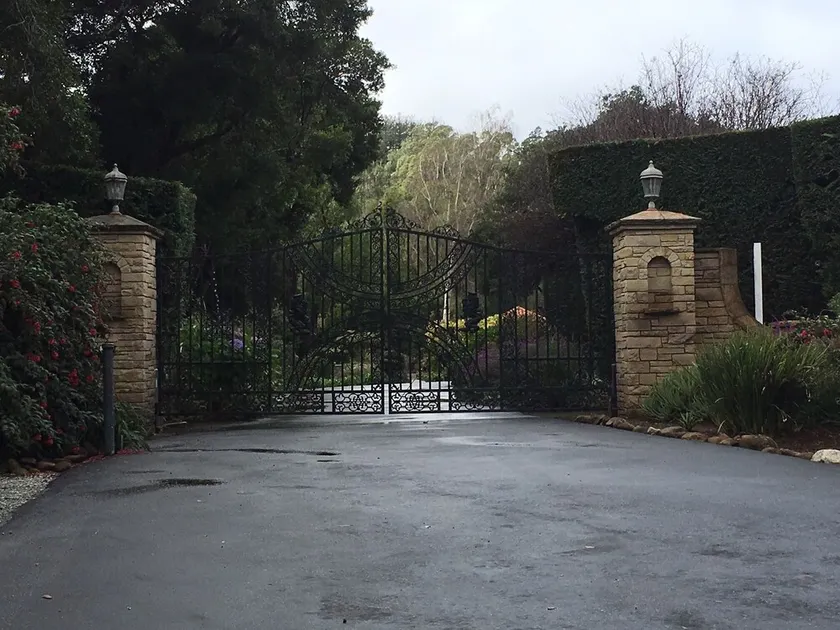 Private Cottage, Amazing Gardens within a Gated Estate  - True European Charm! - Image 1