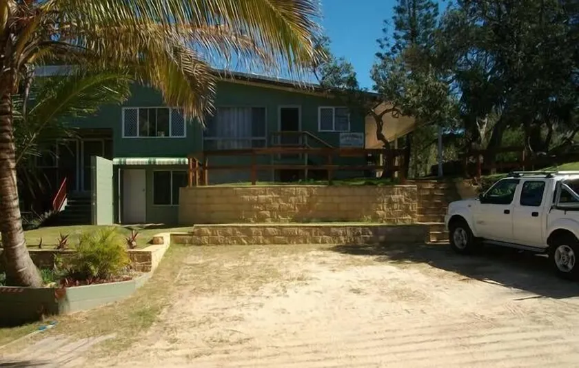 Annabells Banksia Court Fraser Island - Image 1