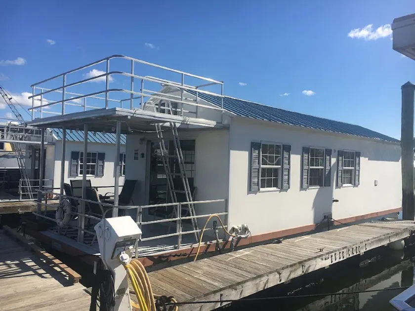 Fun houseboat. Walk to Boston attractions WIFI - Image 1