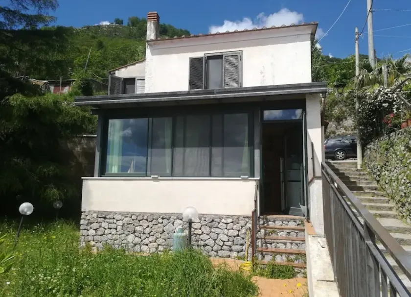 Cozy family sized villa,10 minutes drive from beach,10 minutes walk from Ravello - Image 1