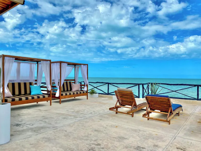 Coastal Casual Bliss: Beach + Pool + Rooftop Deck + Generator + Fast Internet - Image 1