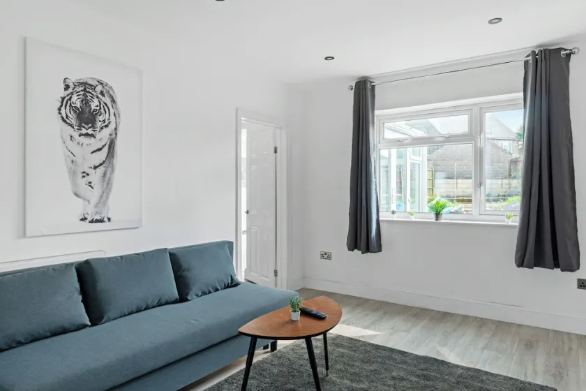 isimi luxurious 4 bed Modern House. Derby - Image 1