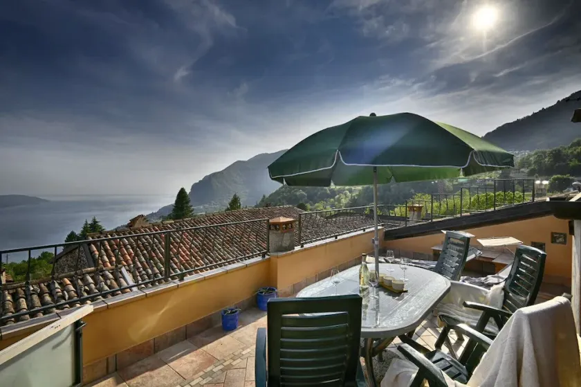 Rustico Balòt 21 by Theater Home, con piscina e vista lago - Image 1