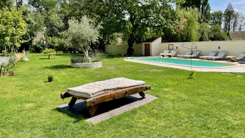 Chic stone farmhouse with heated pool & steam room - Image 1