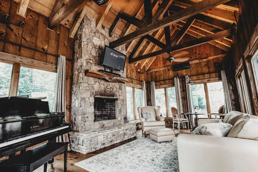 Luxe Mtn Retreat – 3 King Suites, River Access, Hot Tub - Image 1