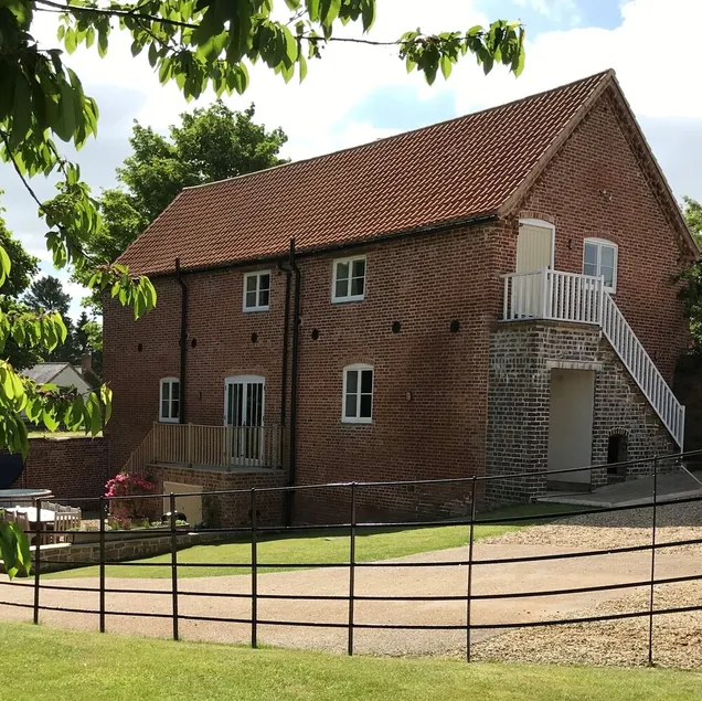 The Red Barn at Goadby Marwood, Leicestershire - Image 1