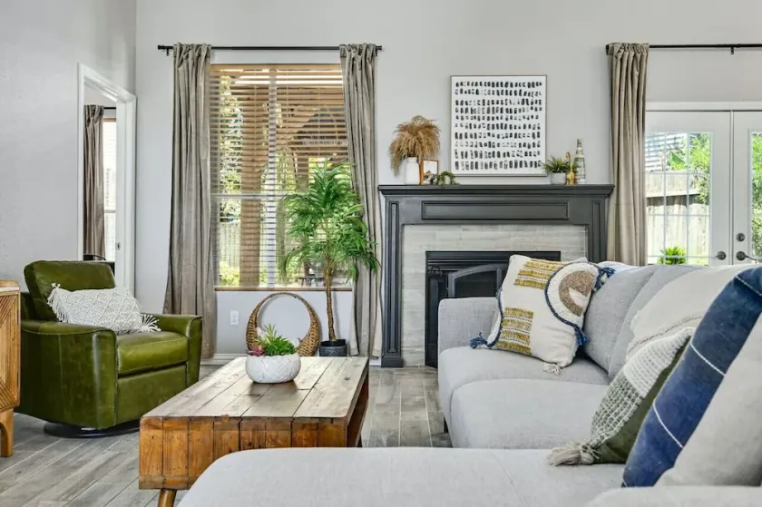`Silverwood` Pet-Friendly! Fire Pit! Near Domain! - Image 1