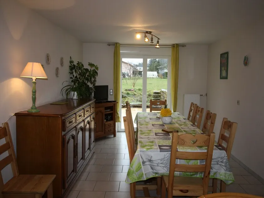 Spacious Family-Friendly Cottage with Large Terrace, Garden, and Easy Access to Ski and Lake Activities - Image 1