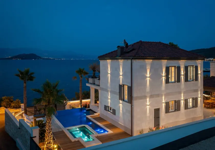Luxury beachfront villa Sensation Ciovo with pool & jacuzzi - Image 1