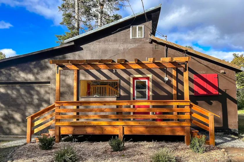 Riverfront Retreat - Image 1