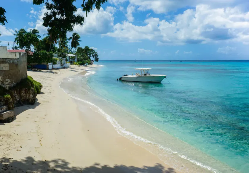 Beautiful 2-Bedroom Apartment right on the beach in this tranquil little bay - Image 1