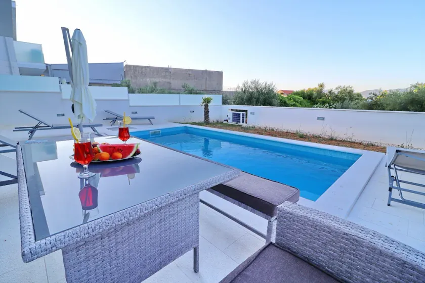 Voll ausgestattete Villa mit privatem Pool und Terrasse | Wasserblick - Image 1