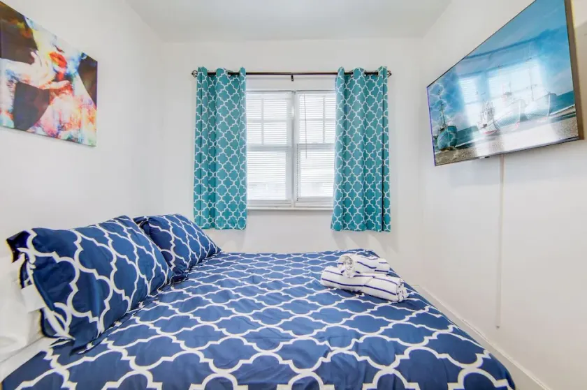 Cozy South Beach 1BR Apt Near Beach & Ocean Drive - Image 1