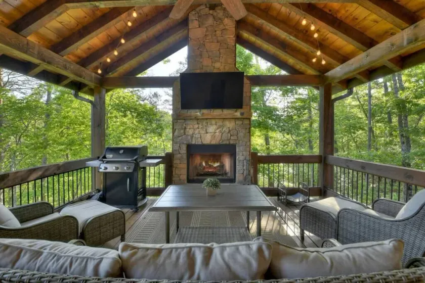 Seven’s Heaven | Views + Hot Tub + Near DT - Image 1