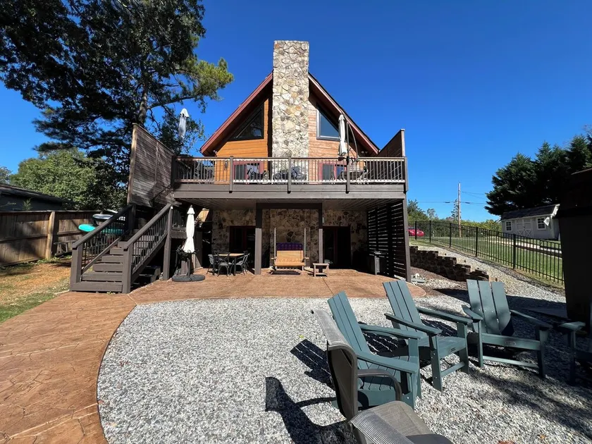 Mountain Island Lake Lodge: Private Dock, Kayaks, Paddle Boards, Family Fun! - Image 1