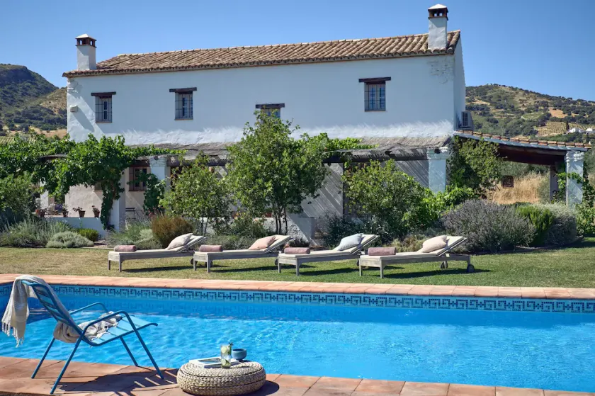 Modern interior, private villa with pool, Ronda 5km, organic olive grove. - Image 1