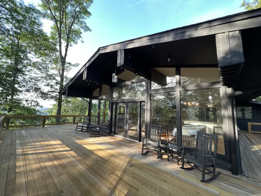 Otto, NC Mountain Family Cabin w/breathtaking view, sleeps 10 access to river - Image 1