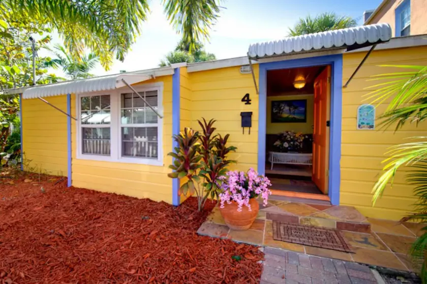 COASTAL COTTAGE AT OLD COLORADO INN - Image 1