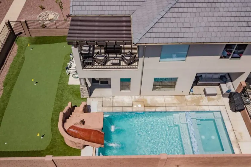 The Pad Spacious Luxury Retreat Sleeps 23, Private Pool, Spa, Game Room and More - Image 1