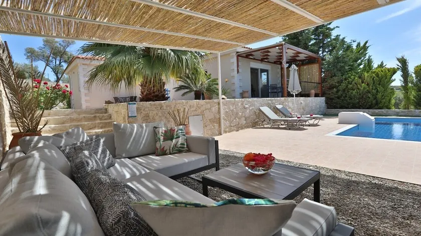modern villa with private pool, just 5 minutes to the beach - Image 1