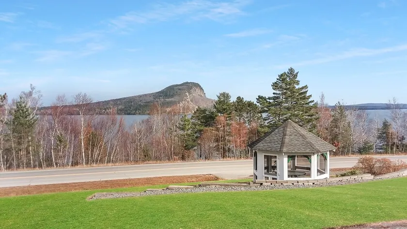 Cozy Condo with Views of Mt Kineo - Image 1