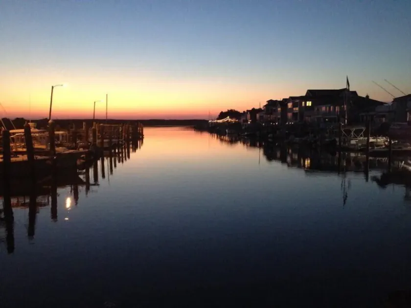 \"Charming Bayfront Cottage Sleeps 6, Pet-Friendly, Breathtaking Views!\" - Image 1