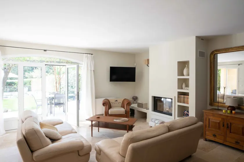 Cocoon\" house 2 minutes' walk from the charming village of Lourmarin - Image 1