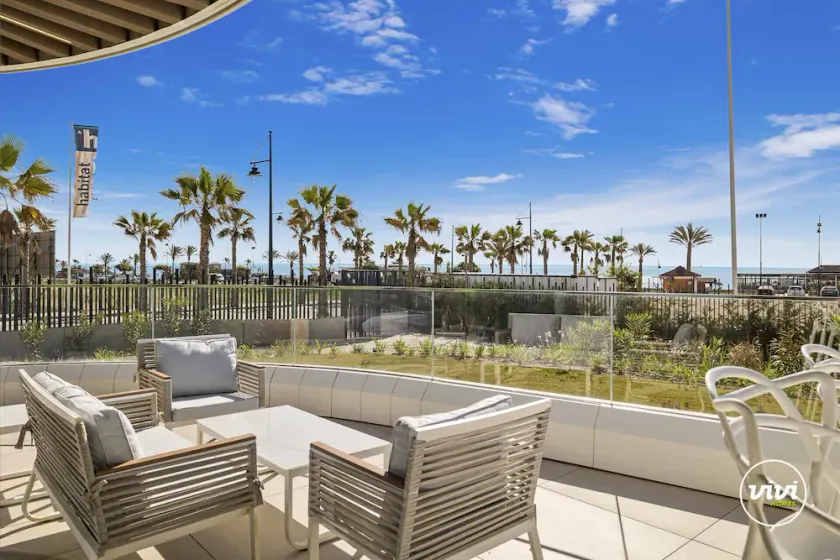 Sunrise | Beachfront apartment with Pool,Sauna & Gym in Torremolinos - Image 1