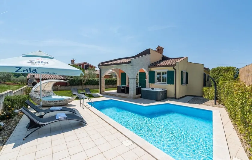 Villa Hacienda med trevlig trädgård och pool, nära Porec - Image 1