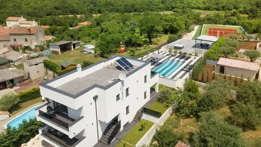 Modern Villa Dea With Jacuzzi And Pool In Porec - Image 1