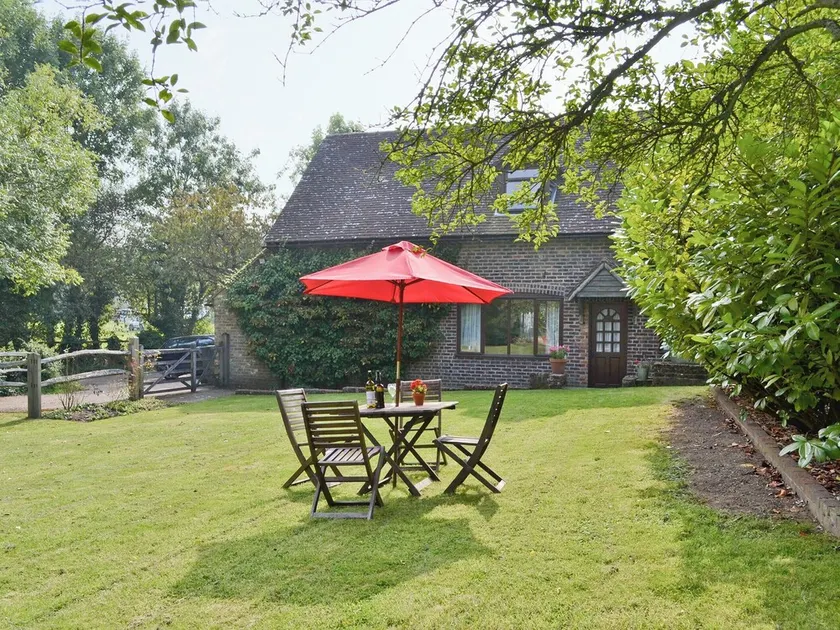 2 bedroom accommodation in Shipbourne, near Sevenoaks - Image 1