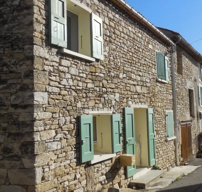 Maison de village de charme en pierre entièrement rénovée - Image 1