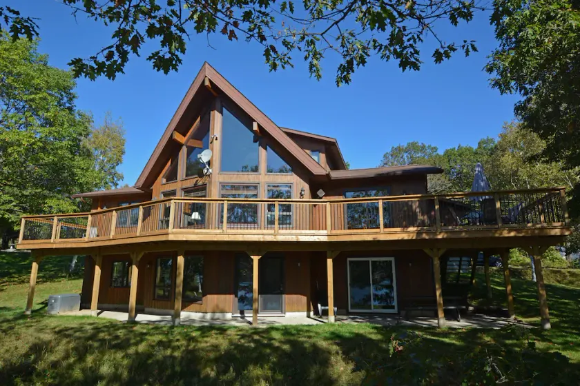 Vista Lakehouse - Image 1