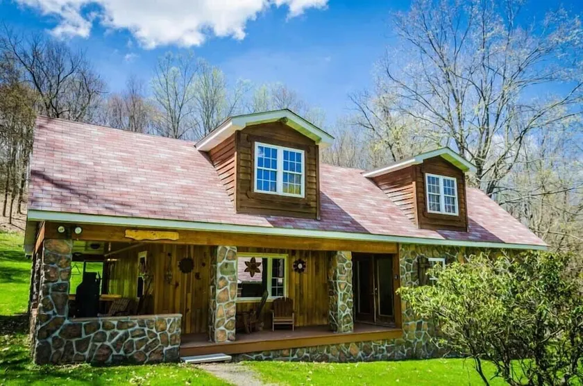 Pura Vida - Spacious Woodland Retreat - Image 1
