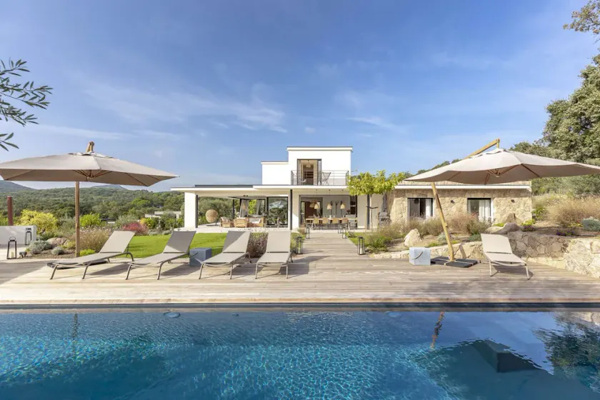 Property with pool and sea view in Pinarellu - Image 1