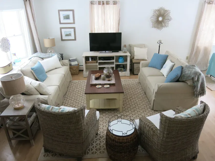 Private Meadow View Family Retreat - 4 BR, AC, Large Yard, Tennis, on Bike Path - Image 1
