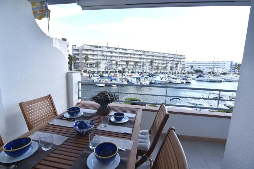 Cozy Apartment with Terrace and Canal Views, Near the Beach in Roses, Costa Brava. - Image 1