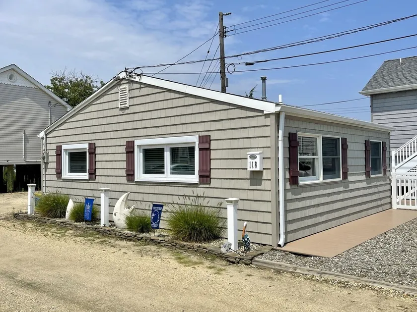 Delightful 2-Bedroom Beach Cottage in OBIII - Image 1