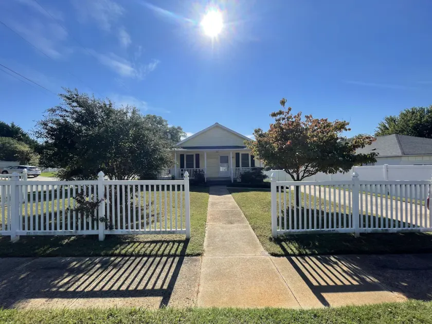 15 Min from CLT Airport! Spacious & Renovated! - Image 1