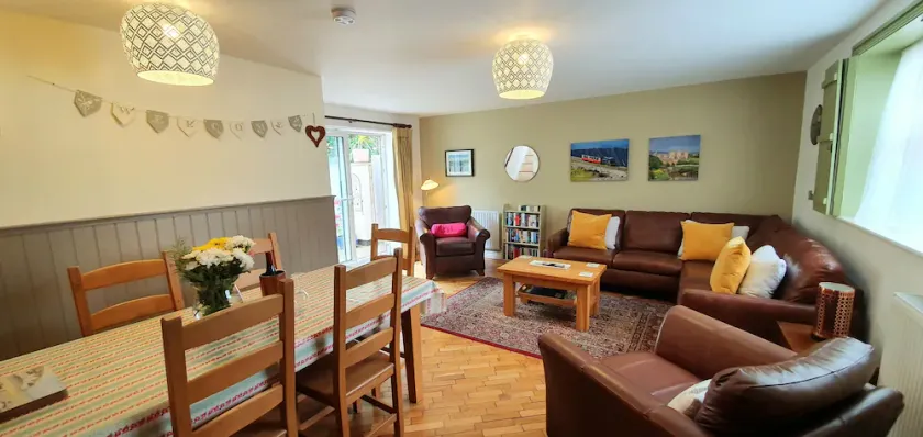 Vale View Cottages - The Stables Cottage 5 Star. Near beach & town, Pets welcome - Image 1