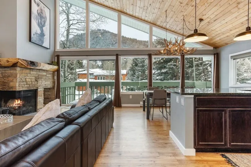 Central EagleVail Home with Private Hot Tub - Image 1