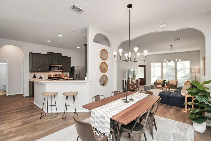 Gated Golf Course Home Near Cinco Ranch – Perfect for Remodels or Relocations! - Image 1