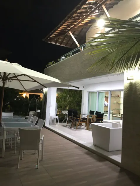 Luxurious house with maid's quarters in a luxury condominium in Muro Alto-Porto de Galinhas. - Image 1
