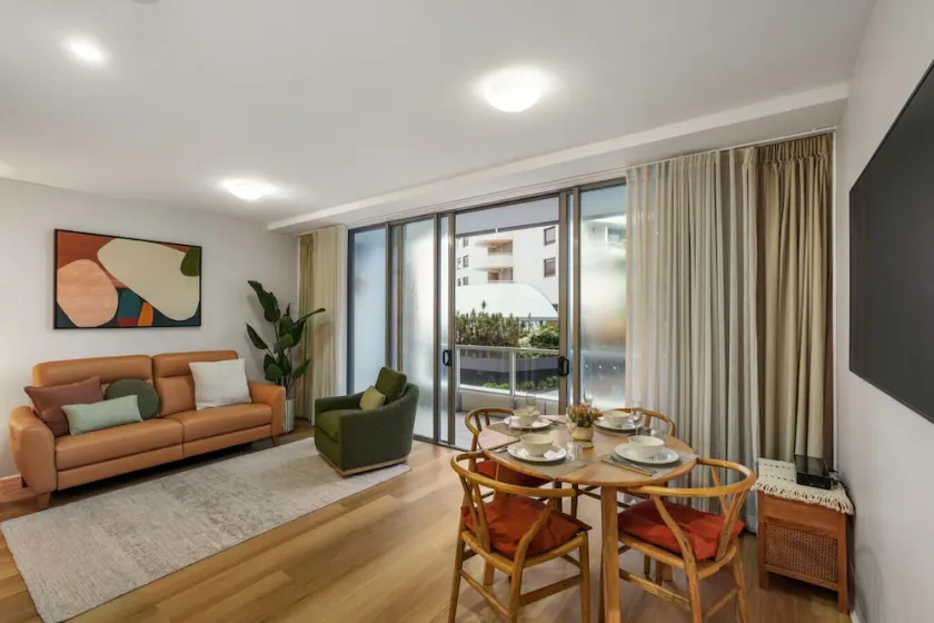 Absolute Waterfront - Enjoy Exceptional Lifestyle - Image 1
