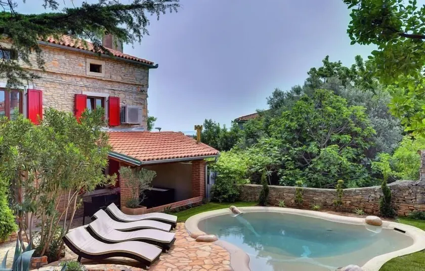 Stone villa with private pool just 800 meters to beach - Image 1