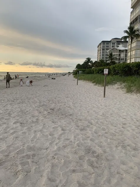 Sea La Vie is steps from Naples pier and 3rd street - Image 1