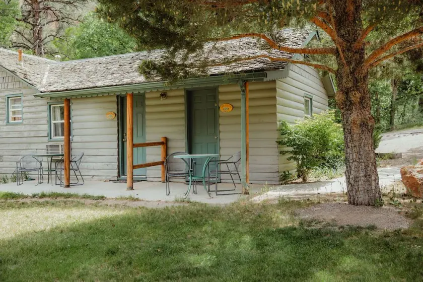 Robber's Roost Cabin - Image 1