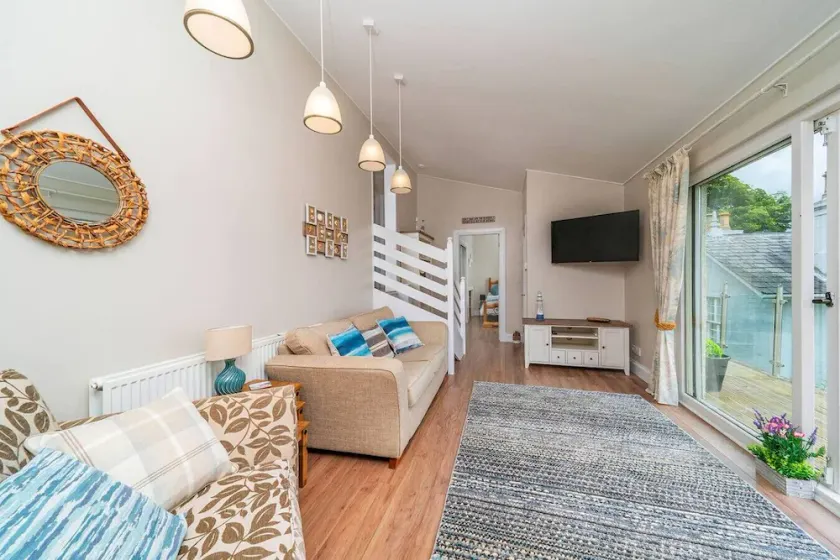 Ferry View Cottage - Private Balcony - Image 1